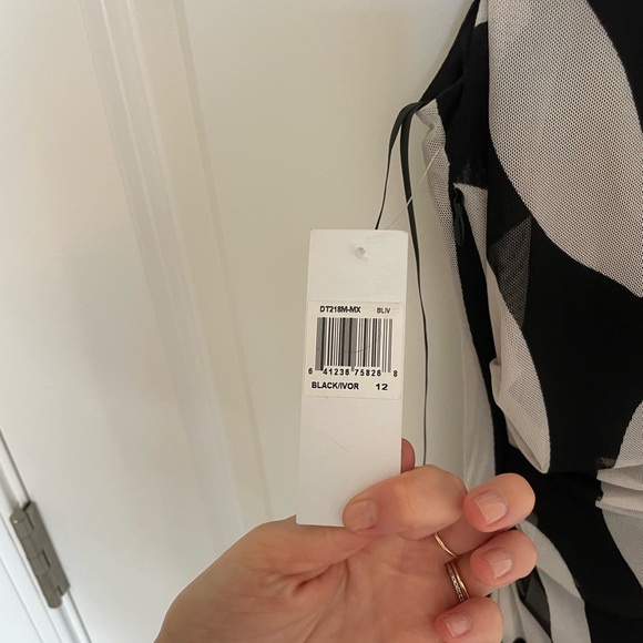 NWT DONNA MORGAN
Women's Mesh Printed Maxi Dress SIZE 12 - Picture 2 of 6